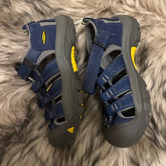 Keens toddler boys - Picture 2 of 4